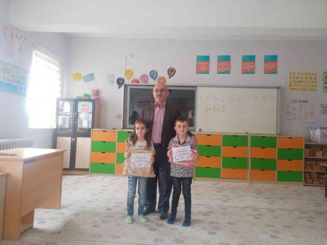 Hisarcık’ta Yarışmada Dereceye Giren Ana Sınıfı Öğrencileri Ödüllendirildi