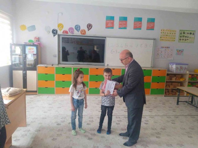 Hisarcık’ta Yarışmada Dereceye Giren Ana Sınıfı Öğrencileri Ödüllendirildi