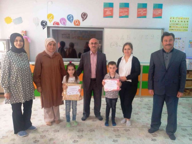 Hisarcık’ta Yarışmada Dereceye Giren Ana Sınıfı Öğrencileri Ödüllendirildi