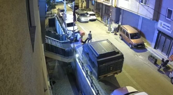Evde Kaçan Kız Kardeşleri Otele Yerleştirdi, Dayak Yedi