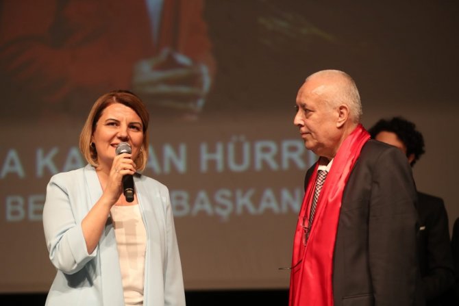 Başkan Hürriyet’e Sanata Katkı Ödülü