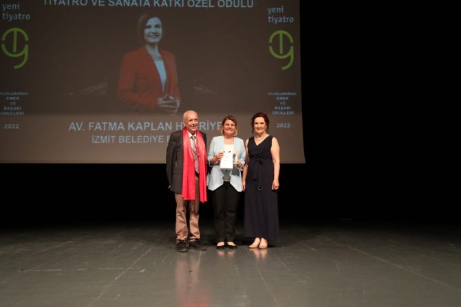 Başkan Hürriyet’e Sanata Katkı Ödülü