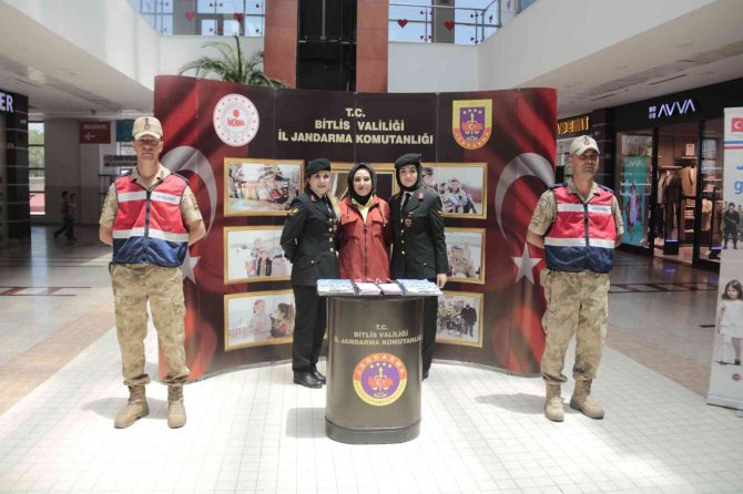 Tatvan’da Jandarmanın Görev Sırasında Kullandığı Cihazlar Sergilendi