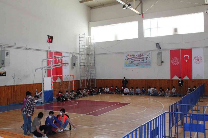 Kaçak Göçmenlerin Ülkelerine Gönderilmesi Tüm Hızıyla Devam Ediyor