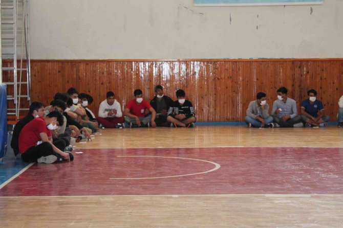 Kaçak Göçmenlerin Ülkelerine Gönderilmesi Tüm Hızıyla Devam Ediyor