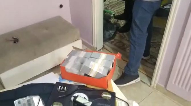 İ̇stanbul’da Film Gibi Olay: İ̇ş Adamını Dolandıran Solüsyonlu Döviz Çetesi Çökertildi