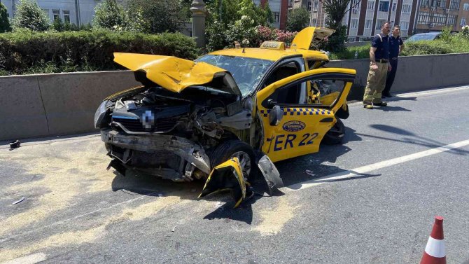 Bayrampaşa’da 5 Aracın Karıştığı Zincirleme Kaza: 3 Yaralı