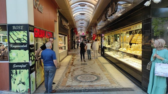 Sigara İzmaritinden Çıkan Yangın Büyümeden Söndürüldü