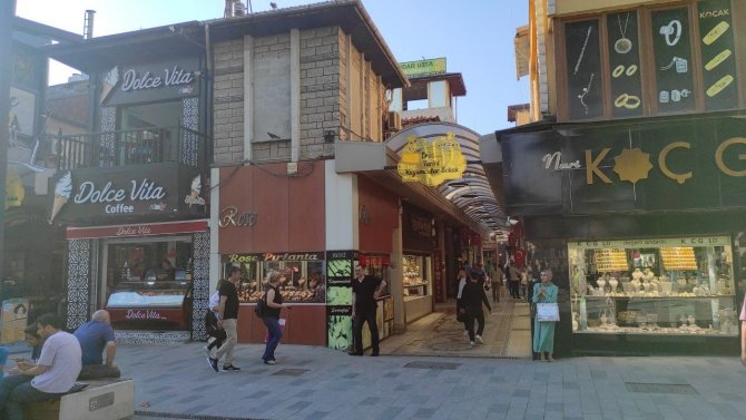 Sigara İzmaritinden Çıkan Yangın Büyümeden Söndürüldü