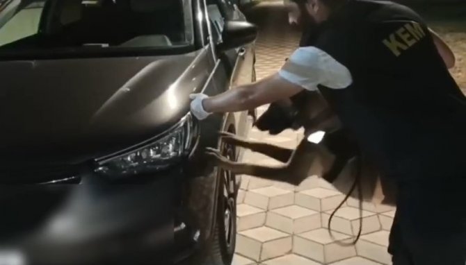 Aracın Motor Kısmına 5 Kilo Uyuşturucu Sakladılar