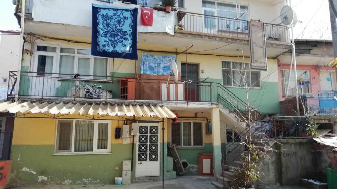 Yeni Doğurduğu Bebeğini 9 Yerinden Bıçaklayarak Öldüren Cani Anneye Müebbet Hapis