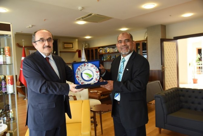 Pahang Üniversitesi, İkili İlişkileri Geliştirmek İçin Düzce’de