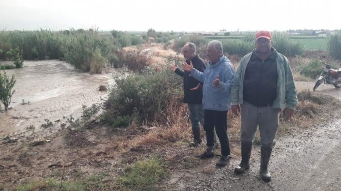 Manisa’da Şiddetli Yağış Ve Dolu Zarara Yol Açtı