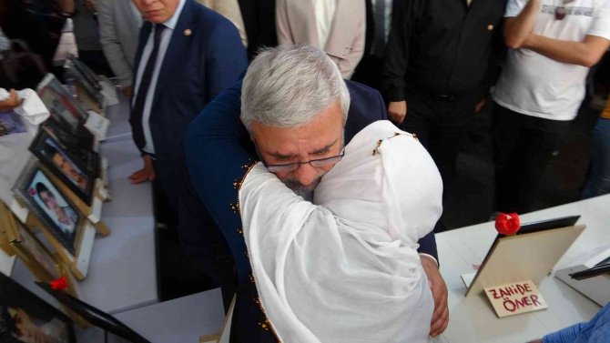 Ailelerin Direnişini Gözyaşları İçerisinde Destekledi