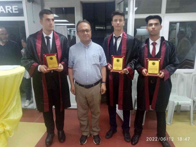 Ömer Derindere Fen Lisesi’nde Mezuniyet Töreni Düzenlendi