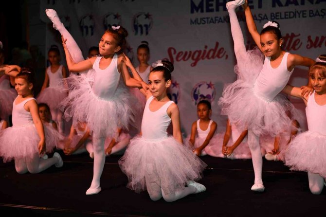 Mustafakemalpaşa’nın Küçük Kursiyerler Sertifikalarını Aldı