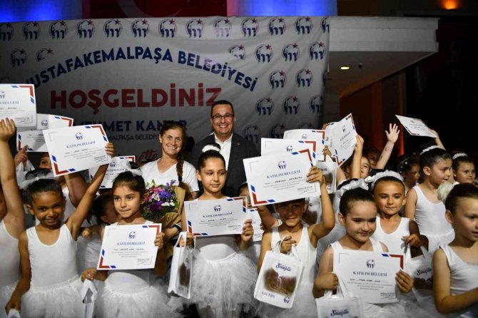 Mustafakemalpaşa’nın Küçük Kursiyerler Sertifikalarını Aldı