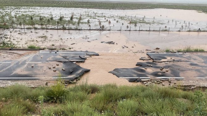 Niğde’de Etkili Olan Sağanak Ve Sel Hayatı Olumsuz Etkiledi