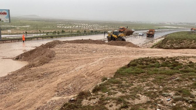 Niğde’de Etkili Olan Sağanak Ve Sel Hayatı Olumsuz Etkiledi