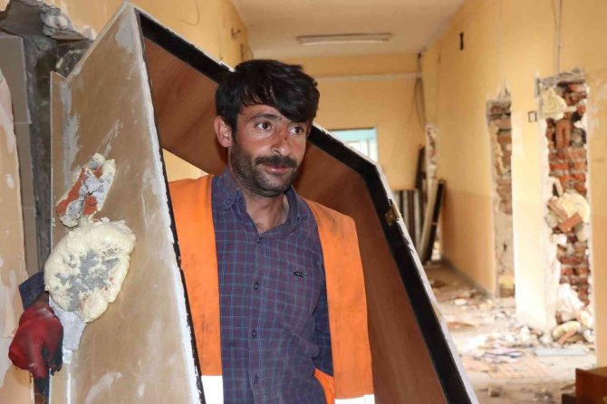 57 Yıllık Oltu Devlet Hastanesi Eski Binası Sökülüyor