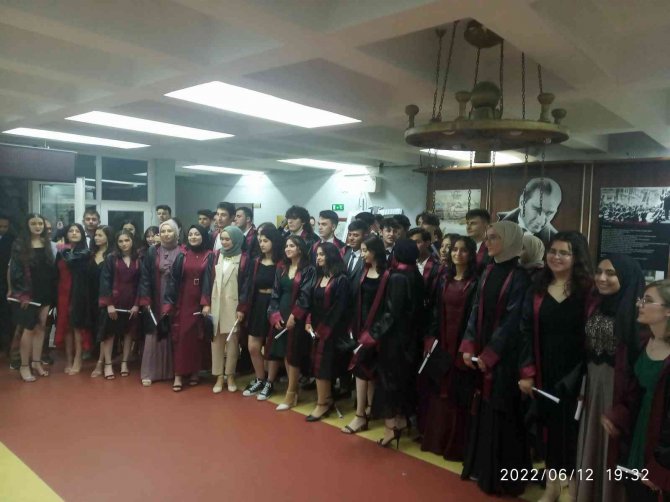 Ömer Derindere Fen Lisesi’nde Mezuniyet Töreni Düzenlendi