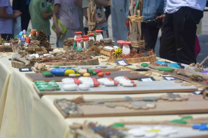 Öğrencilerden Geri Dönüşümlü Sanat Sergisi