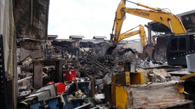 Diyarbakır’daki Fabrika Yangınının Bilançosu Ortaya Çıktı: 8 Bin Metrelik Alan Yandı