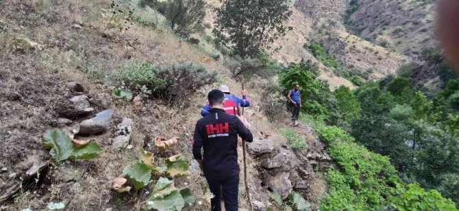 Siirt’te Çayda Akıntıya Kapılan Sağlıkçıyı Arama Çalışmaları Dördüncü Gününde