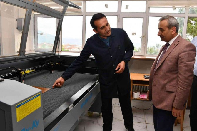 Akbaş, "Meslek Liselerimizde Büyük Bir Değişime Ve Dönüşüme Başladık"