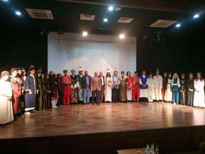 "Anadolu’nun Ruhu Erenler" Adlı Tiyatro Gösterimi Sahnelendi