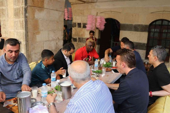 İ̇brahim Yattara Ve Ümit Karan Urfa Ciğerine Hayran Kaldı