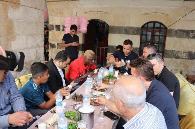 İ̇brahim Yattara Ve Ümit Karan Urfa Ciğerine Hayran Kaldı