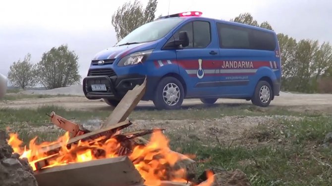 Halk Ozanı Jandarma İçin Besteledi, Jandarma İçin Söyledi