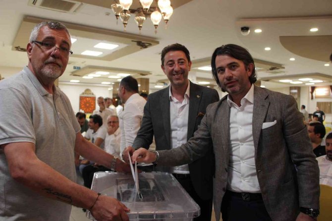 Onur Göçmez Güven Tazeledi