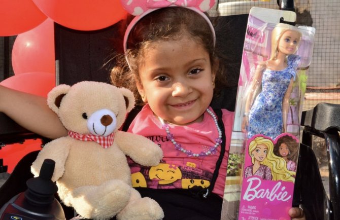 İ̇stanbul’dan Geldi, Mardin’de Engelli Çocuğa Akülü Sandalye Hediye Etti