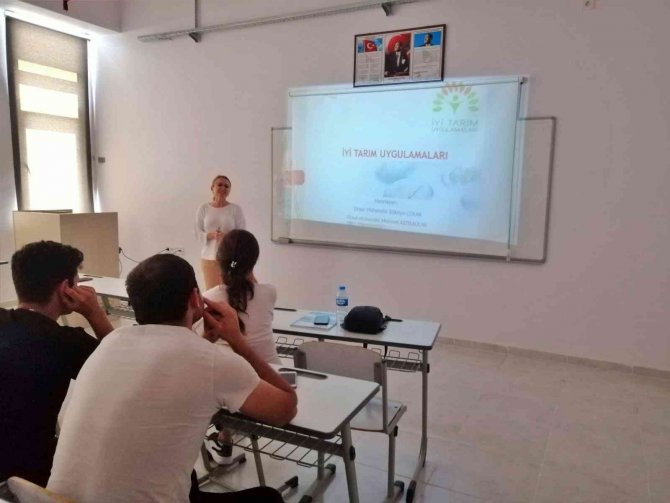 Üniversite Öğrencilerine “İyi Tarım” Eğitimi Verildi