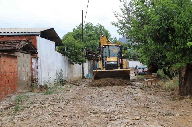 Başkan Akın, Yağıştan Etkilenen Mahallede İncelemede Bulundu