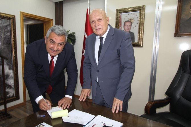 Başkan Pekmezci Kızılay’a Kurban Bağışında Bulundu