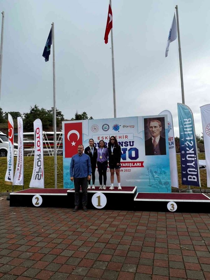 Bursa Büyükşehir Belediyespor Kulübü Kanocuları, Eskişehir’den 4 Kupa, 36 Madalyayla Döndü
