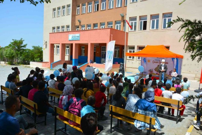 Tuşba Belediyesi’nden Öğrencilere Yönelik Tiyatro Etkinliği
