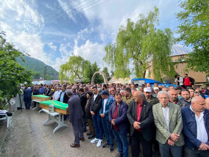 Yozgat’taki Kazada Ölen 3 Kişi Ordu’da Toprağa Verildi