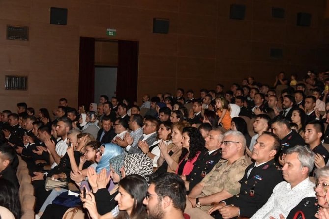 "Tabuttaki Asker" Tiyatro Gösterisi Sahnelendi