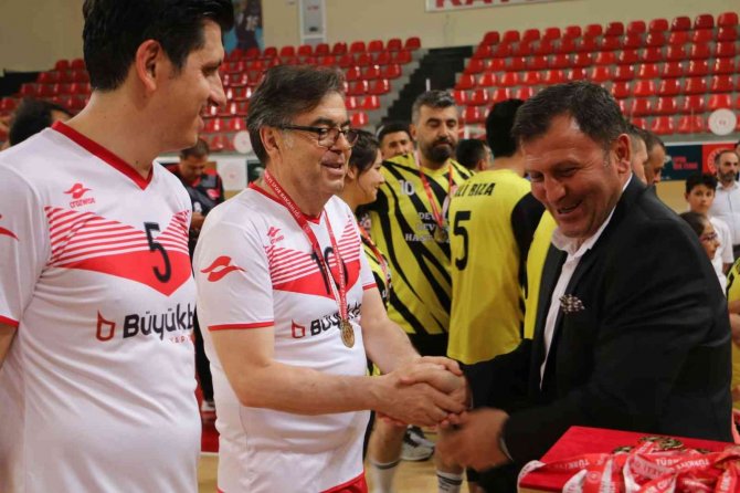Kurumlar Arası Voleybol Turnuvası Şampiyonu Büyükbaş Yapı Denetim Oldu