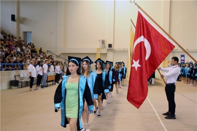 Edirne’de Üniversite Öğrencilerinin Mezuniyet Sevinci