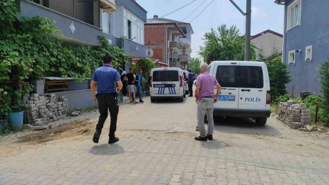 Madde Bağımlısı Olduğu İddia Edilen Şahıs Polisin Parmağını Isırdı