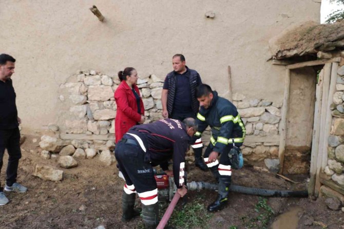 Sel Suları Tarım Arazilerini Sular Altında Bırakıp, Evlere Zarar Verdi