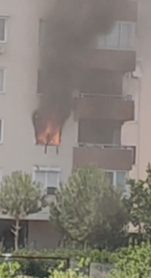 Antalya’da 11 Katlı Apartmanda Yangın