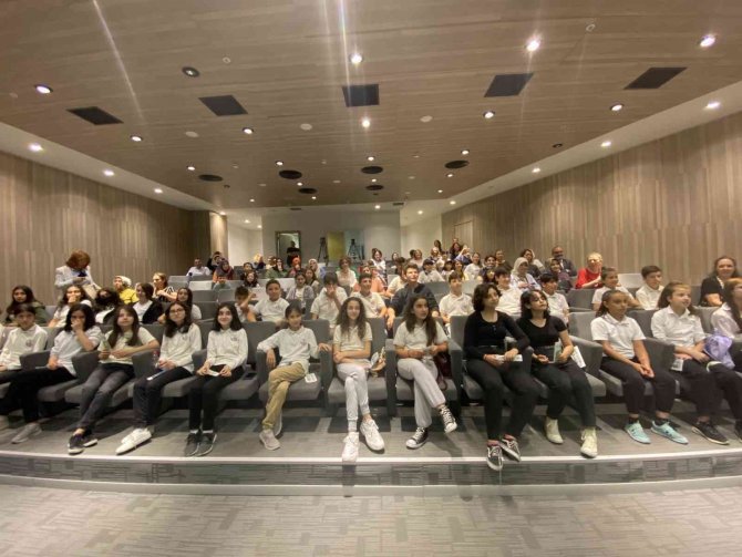 Ataşehir’de ’Dönüştürcem’ Projesi İle Vatandaşlar Atıklarını Paraya Dönüştürüyor