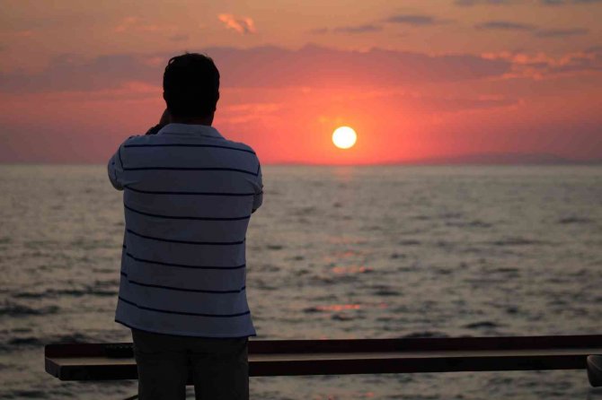 Kuşadası’nda Gün Batımı Mest Ediyor