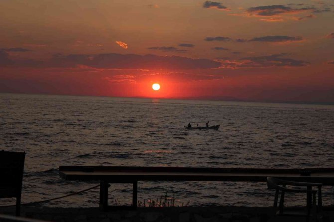 Kuşadası’nda Gün Batımı Mest Ediyor